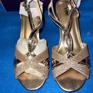 New In Box - Fiona Grace Gold Dress Strappy Sandals, Sz 8, Gold Glitter for Prom